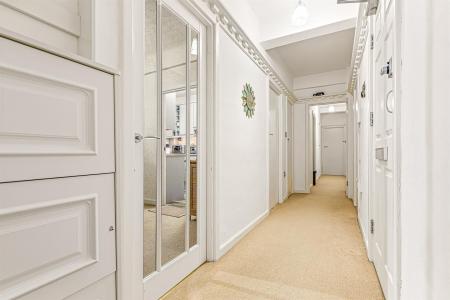 2 bedroom Apartment for sale in Stoneygate Court, Leicester