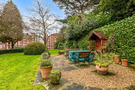 2 bedroom Apartment for sale in Stoneygate Court, Leicester