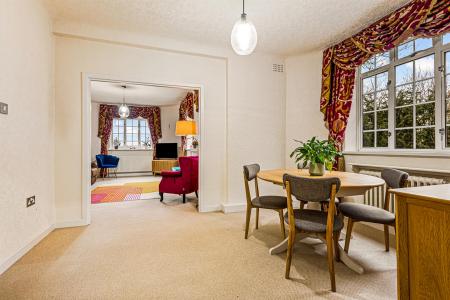 2 bedroom Apartment for sale in Stoneygate Court, Leicester