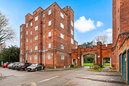 2 bedroom Apartment for sale in Stoneygate Court, Leicester