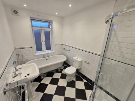 2 bedroom Property to let in Fosse Road North, Leicester