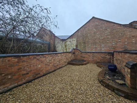 2 bedroom Property to let in Fosse Road North, Leicester