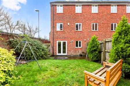 4 bedroom Terraced House for sale in Erringtons Close, Oadby, Leicester