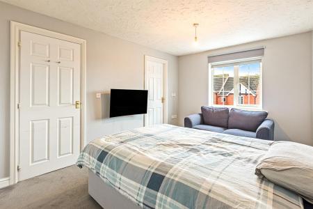 4 bedroom Terraced House for sale in Erringtons Close, Oadby, Leicester