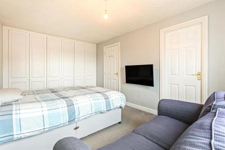 4 bedroom Terraced House for sale in Erringtons Close, Oadby, Leicester