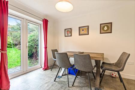 4 bedroom Terraced House for sale in Erringtons Close, Oadby, Leicester