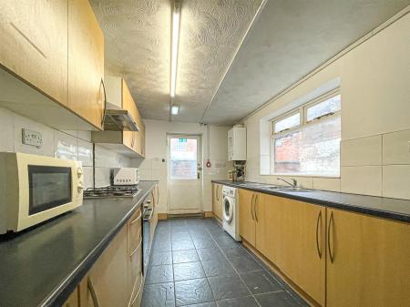 5 bedroom Terraced House for sale in Severn Street, Leicester