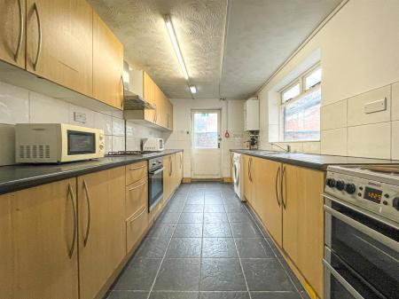 5 bedroom Terraced House for sale in Severn Street, Leicester
