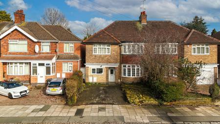 4 bedroom Semi-detached house for sale in Kingsway Road, Leicester