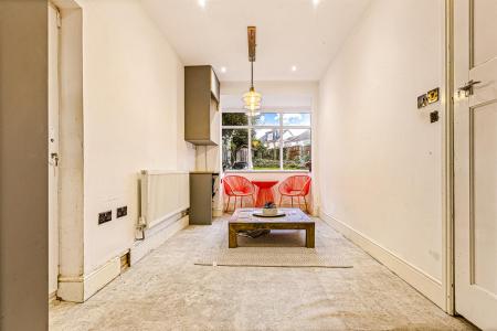 4 bedroom Semi-detached house for sale in Kingsway Road, Leicester