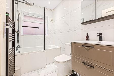 4 bedroom Semi-detached house for sale in Kingsway Road, Leicester