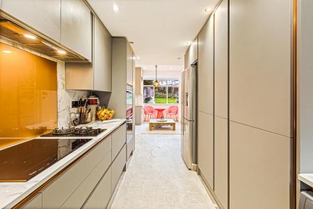 4 bedroom Semi-detached house for sale in Kingsway Road, Leicester