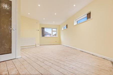 4 bedroom Semi-detached house for sale in Breedon Avenue, Wigston