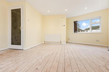 4 bedroom Semi-detached house for sale in Breedon Avenue, Wigston