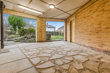 4 bedroom Semi-detached house for sale in Breedon Avenue, Wigston