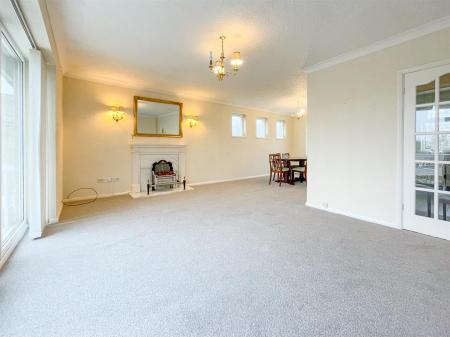 2 bedroom Apartment for sale in Dukes Drive, Leicester