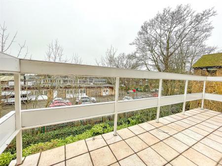 2 bedroom Apartment for sale in Dukes Drive, Leicester