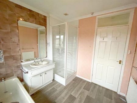 2 bedroom Apartment for sale in Dukes Drive, Leicester