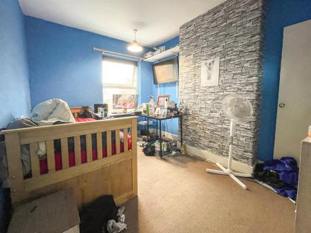 2 bedroom Terraced House for sale in Knighton Fields