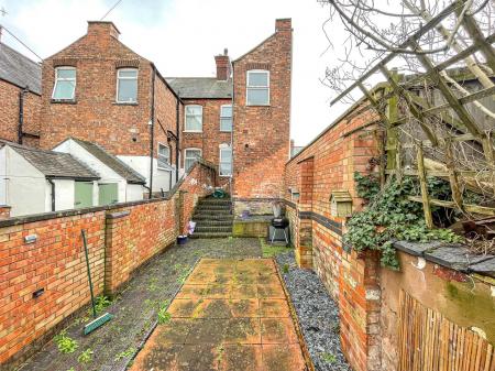 2 bedroom Terraced House for sale in Knighton Fields