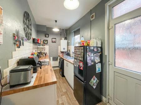 2 bedroom Terraced House for sale in Knighton Fields