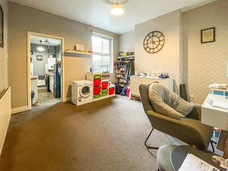 2 bedroom Terraced House for sale in Knighton Fields