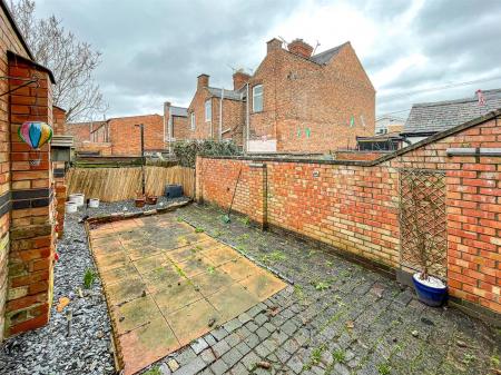 2 bedroom Terraced House for sale in Knighton Fields