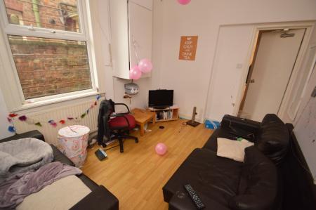 5 bedroom Detached house to let in Albion Road, Fallowfield, Manchester, M14