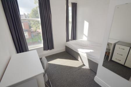 7 bedroom Terraced House to let in Longford Place, Victoria Park, Manchester, M14