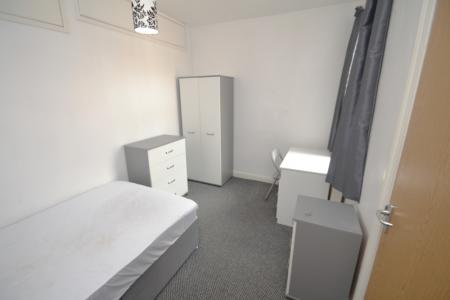 7 bedroom Terraced House to let in Longford Place, Victoria Park, Manchester, M14