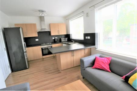 3 bedroom Flat to let in 78 Daisy Bank Road, Victoria Park, Manchester, M14