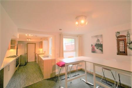 8 bedroom Terraced House to let in Davenport Avenue, Withington, Manchester, M20
