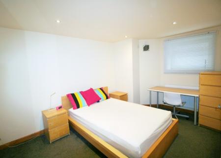 3 bedroom Flat to let in Old Lansdowne Road, West Didsbury, Manchester, M20