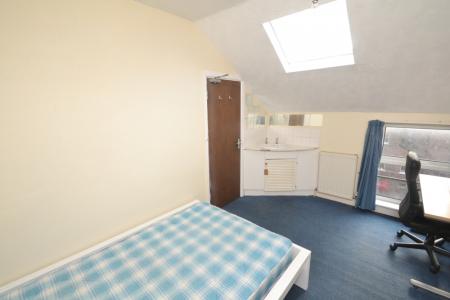 5 bedroom Detached house to let in Landcross Road, Fallowfield, Manchester, M14