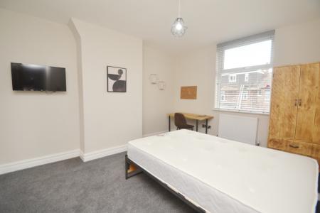 5 bedroom Terraced House to let in Heald Grove, Rusholme, Manchester, M14