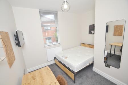 5 bedroom Terraced House to let in Heald Grove, Rusholme, Manchester, M14