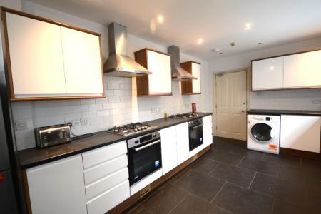 8 bedroom House to let in Egerton Road, Fallowfield, Manchester, M14
