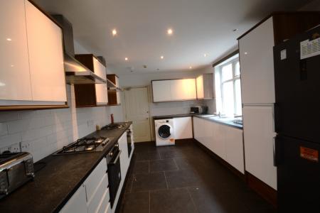 8 bedroom House to let in Egerton Road, Fallowfield, Manchester, M14