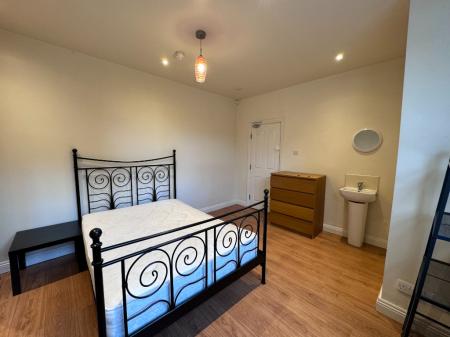 10 bedroom Semi-detached house to let in Lausanne Road, Manchester, M20