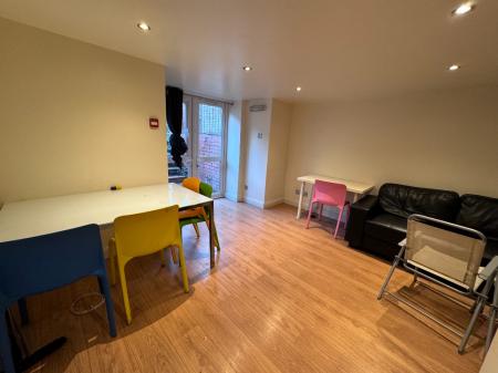 10 bedroom Semi-detached house to let in Lausanne Road, Manchester, M20