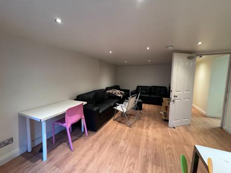 10 bedroom Semi-detached house to let in Lausanne Road, Manchester, M20