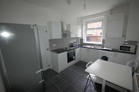 4 bedroom End of terrace house to let in Moseley Road, Fallowfield, Manchester, M14