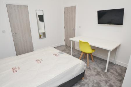 5 bedroom Flat to let in Ladybarn Lane, Fallowfield, Manchester, M14