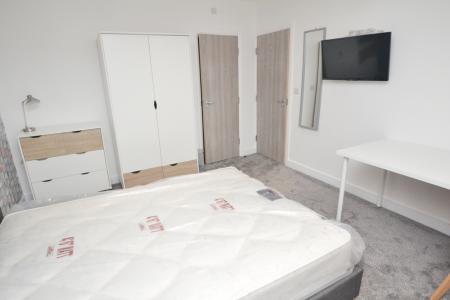 5 bedroom Flat to let in Ladybarn Lane, Fallowfield, Manchester, M14