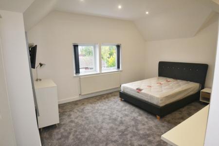 5 bedroom Flat to let in Ladybarn Lane, Fallowfield, Manchester, M14