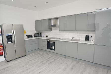 5 bedroom Flat to let in Ladybarn Lane, Fallowfield, Manchester, M14