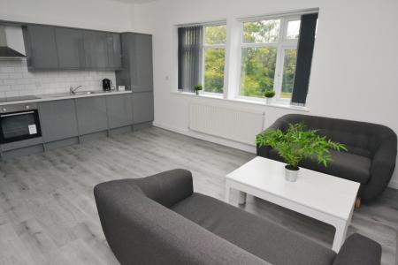 5 bedroom Flat to let in Ladybarn Lane, Fallowfield, Manchester, M14