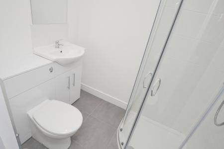5 bedroom Flat to let in Ladybarn Lane, Fallowfield, Manchester, M14