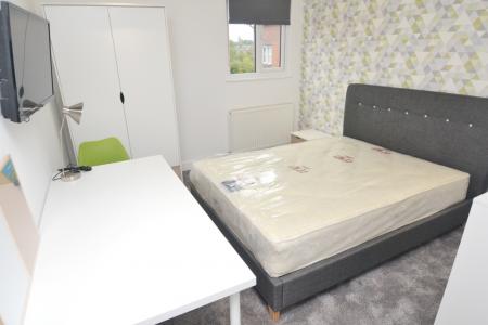 5 bedroom Flat to let in Ladybarn Lane, Fallowfield, Manchester, M14