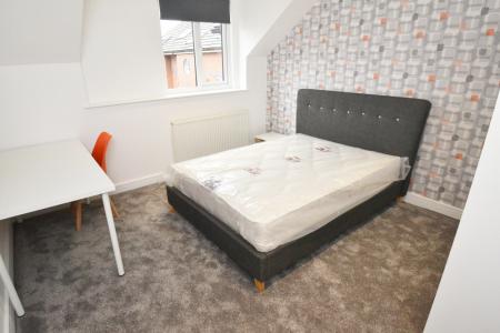 5 bedroom Flat to let in Ladybarn Lane, Fallowfield, Manchester, M14